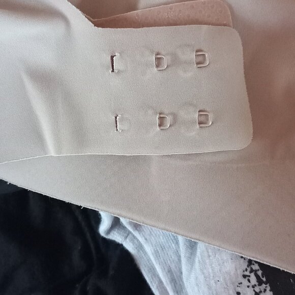LULULEMON beige wireless bra with flaws - Picture 6 of 8